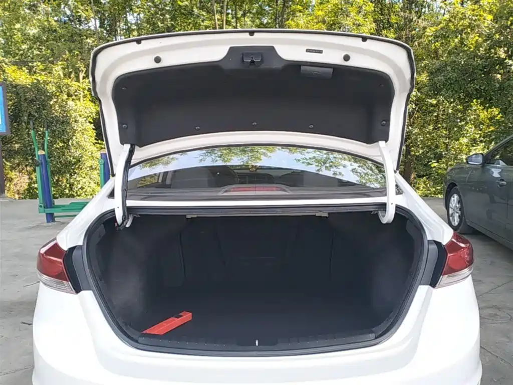 Hyundai Elantra 2016 1.4T DCT Dynamic·Elite Edition фото 19