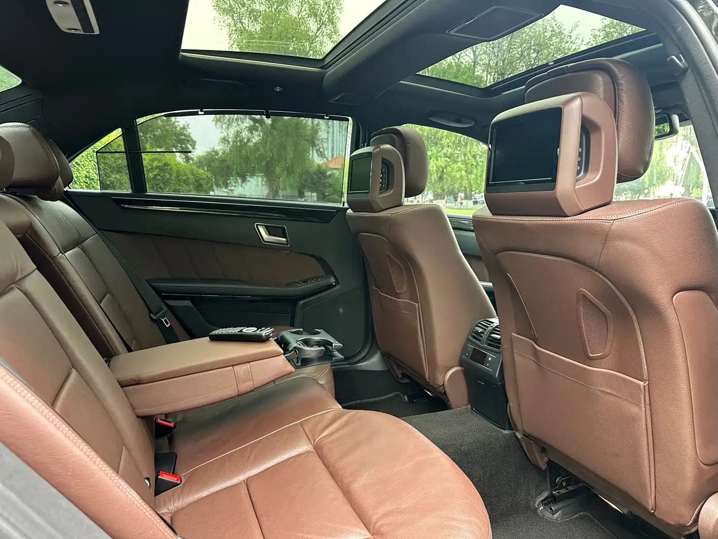 Mercedes-Benz E-Class 2012 E 300 L Fashion фото 19