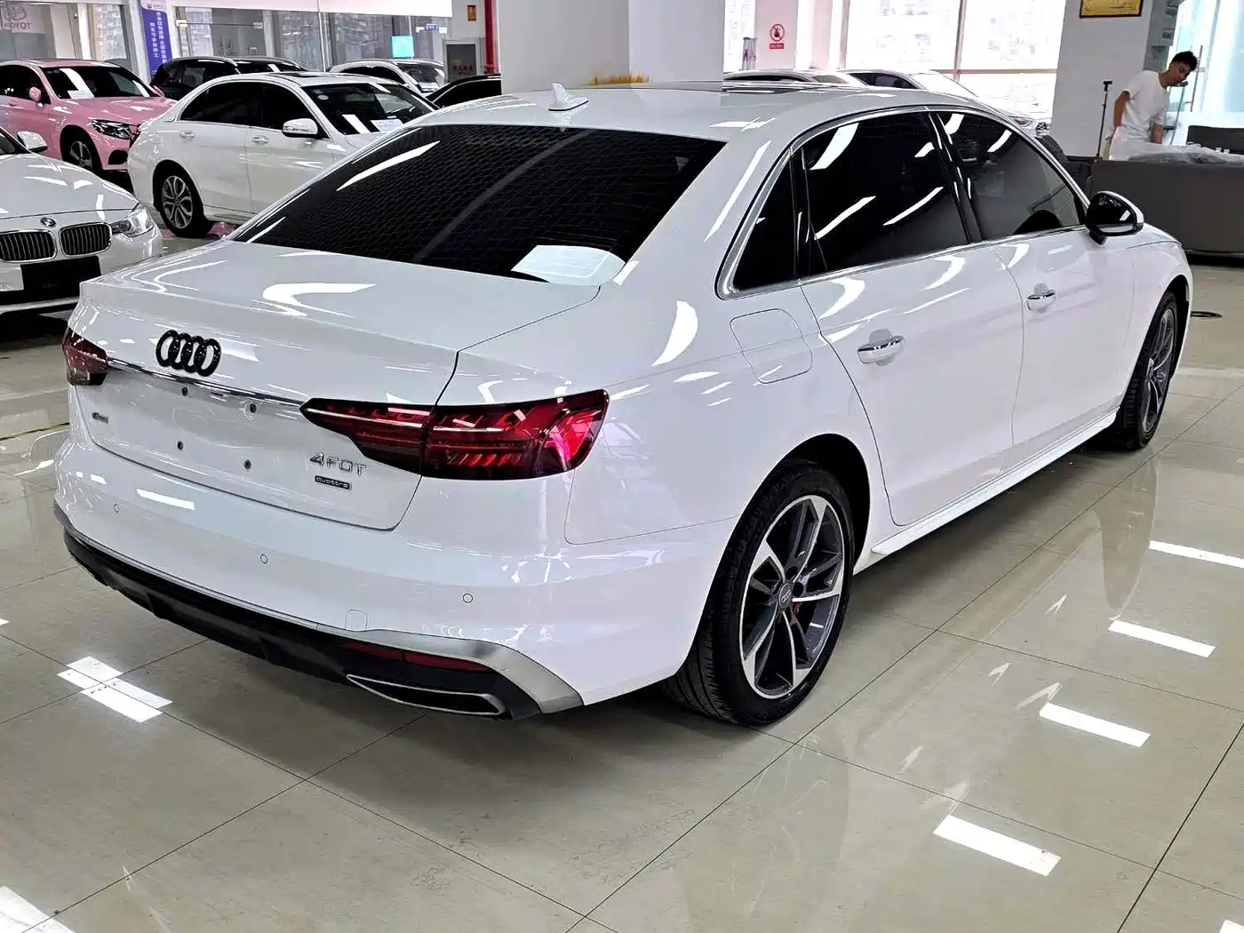 Audi A4L 2021 40 TFSI Premium Life Edition фото 7