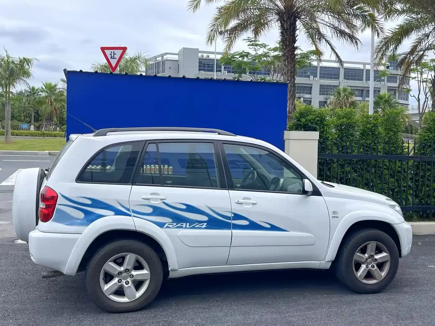 Toyota RAV4 (Import) 2004 2004 Model 2.0 5-Door
