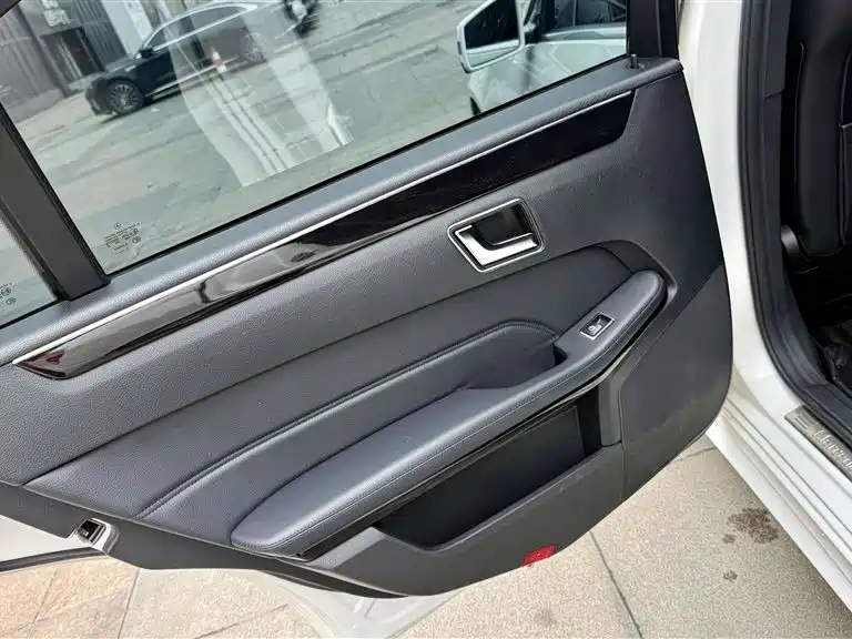 Mercedes-Benz E-Class 2015 E 260 L Sport фото 14