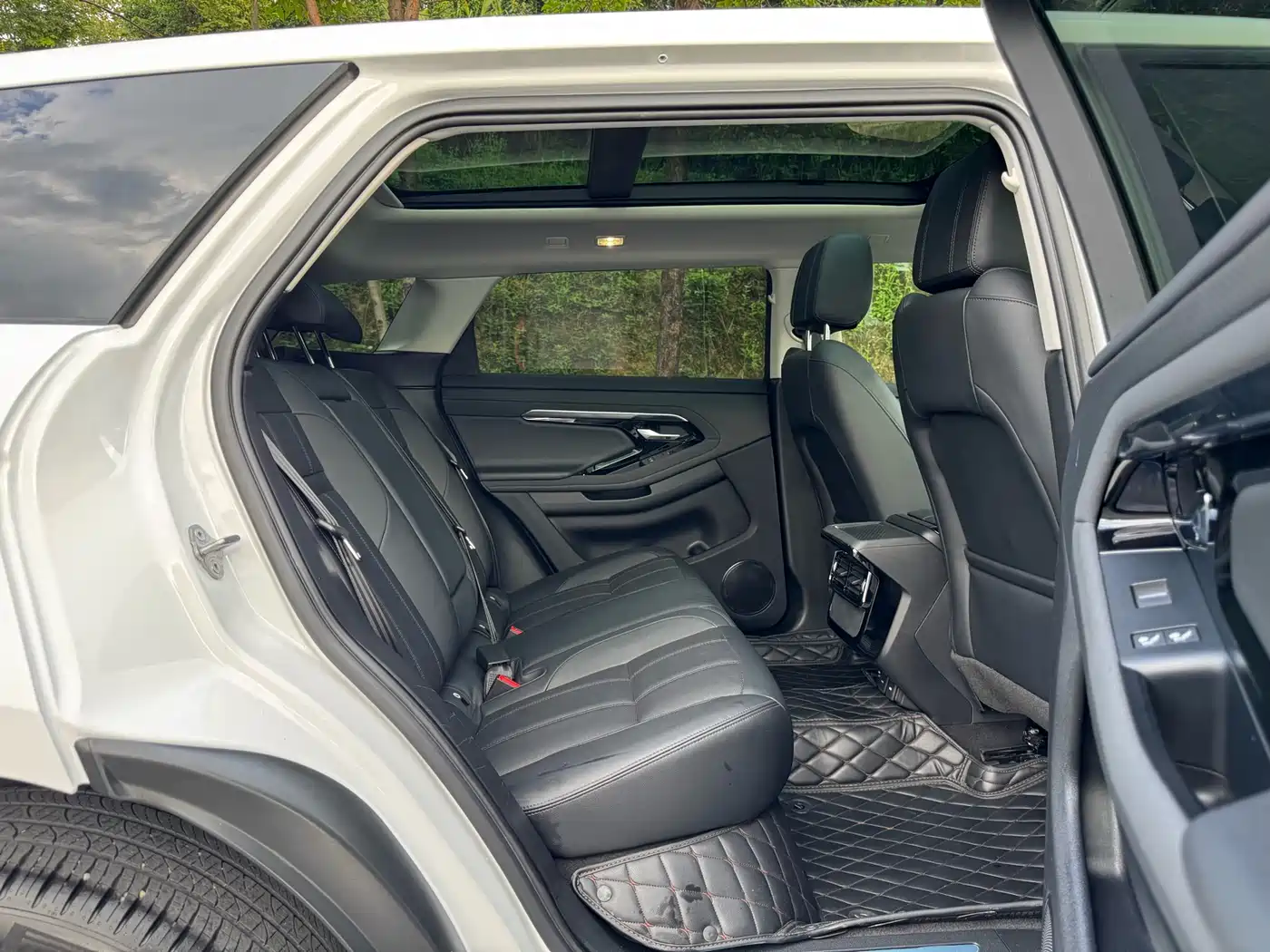 Land Rover Range Rover Evoque 2022 Range Rover Evoque L 200PS R-Dynamic Standard Elite Edition фото 21