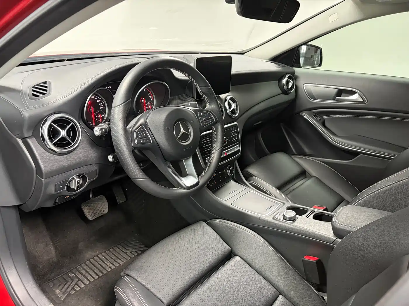Mercedes-Benz GLA 2018 GLA 220 4MATIC Sport фото 7