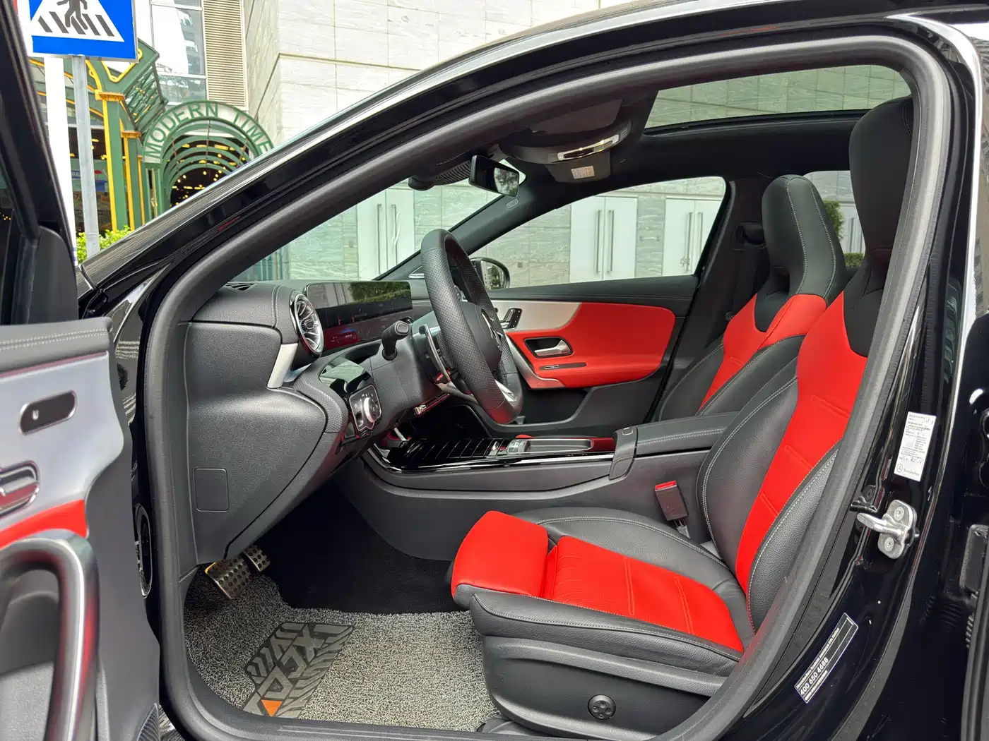 Mercedes-Benz A-Class AMG (Import) 2024 Facelift AMG A 35 4MATIC фото 7
