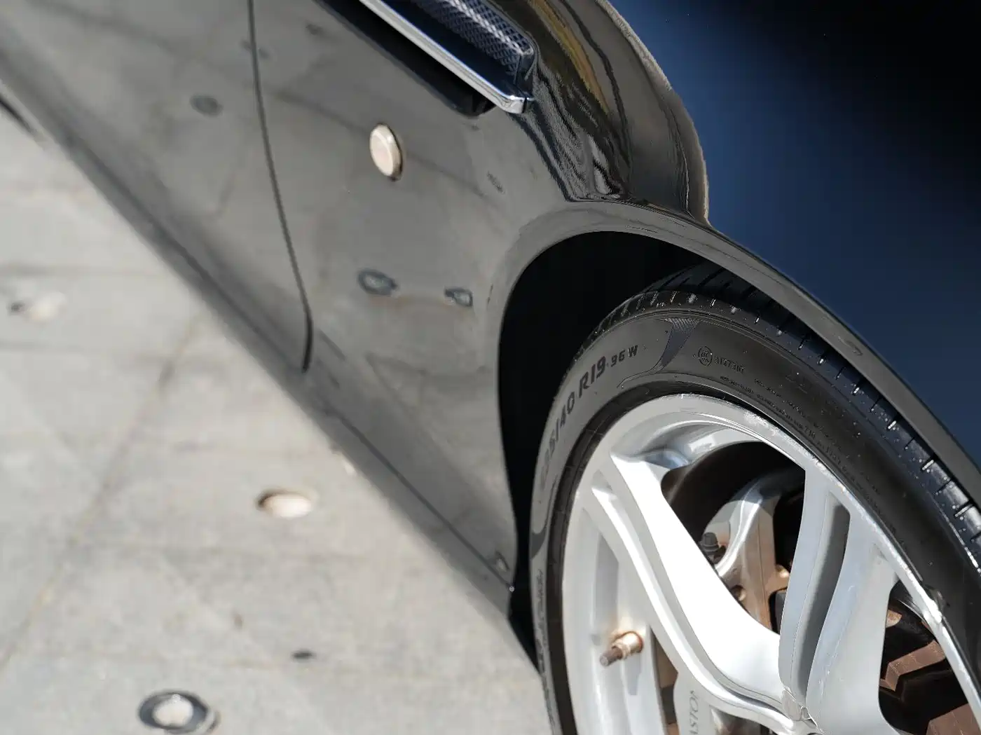 Aston Martin DB9 2009 2007 6.0L Touchtronic Coupe