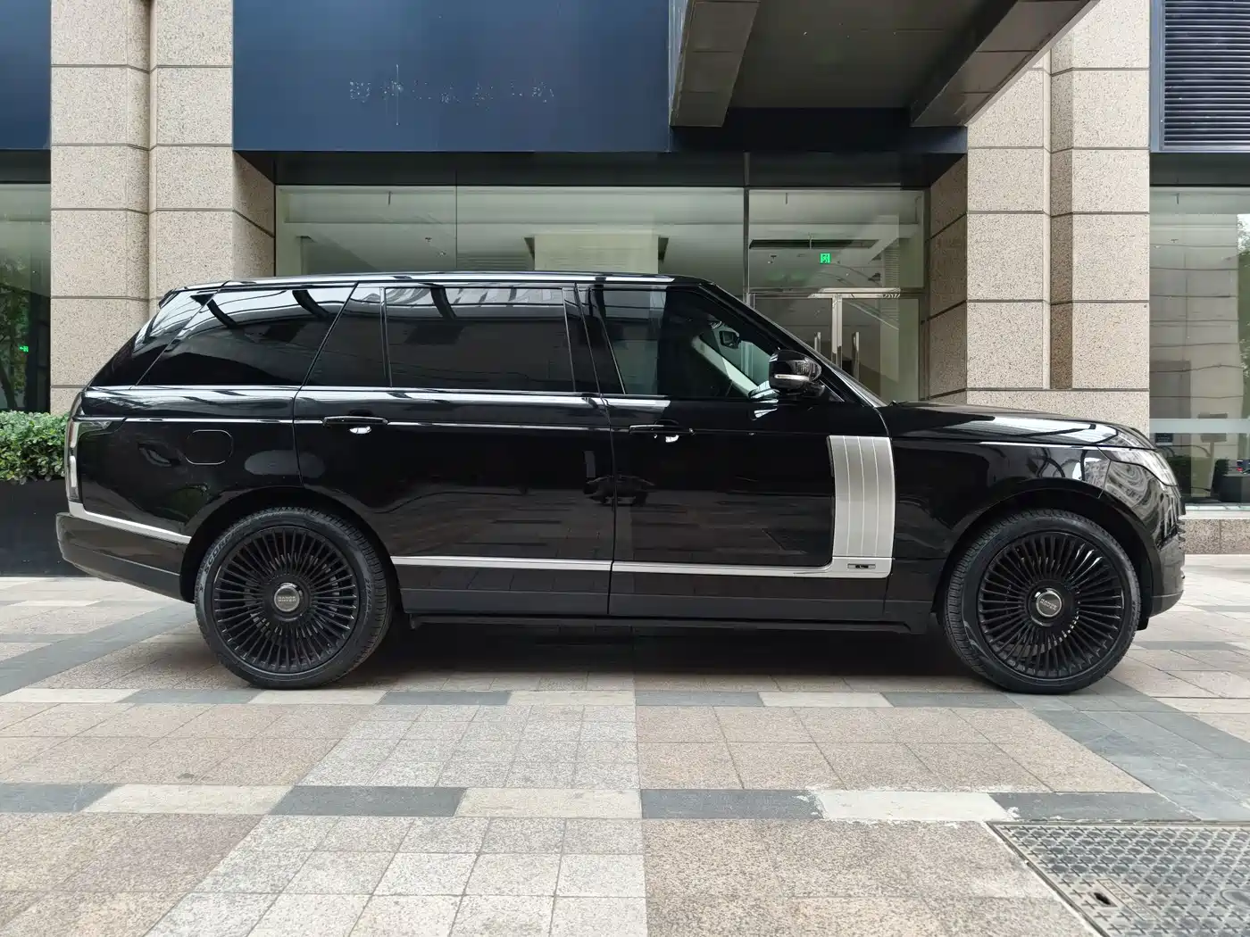 Land Rover Range Rover 2021 2021 3.0 L6 Heritage Extended Classic Edition