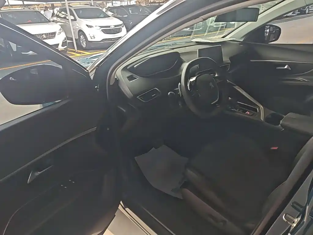 Photo 16 - Peugeot 5008
