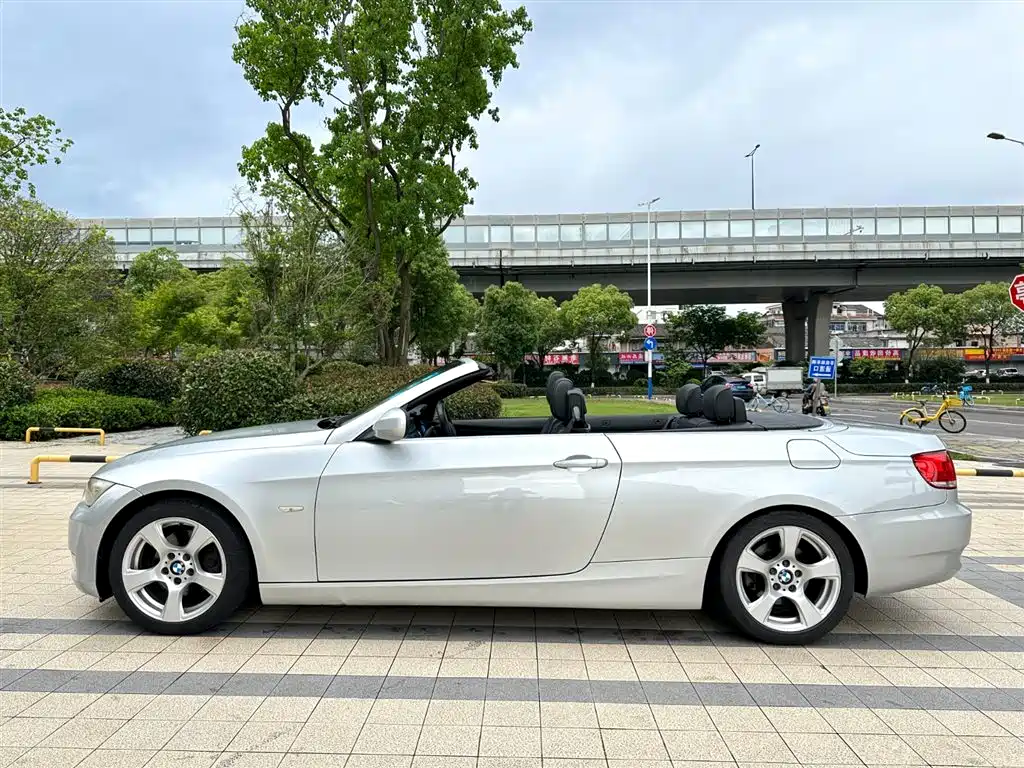 BMW 3 Series (Import) 2009 Model 325i Convertible фото 3