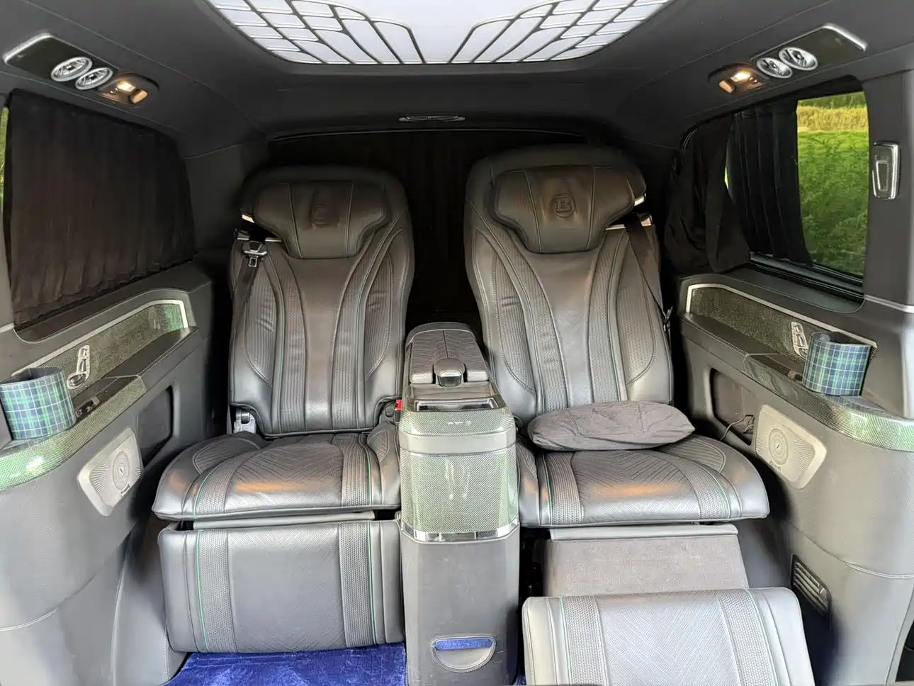 Photo 5 - Mercedes-Benz V-Class