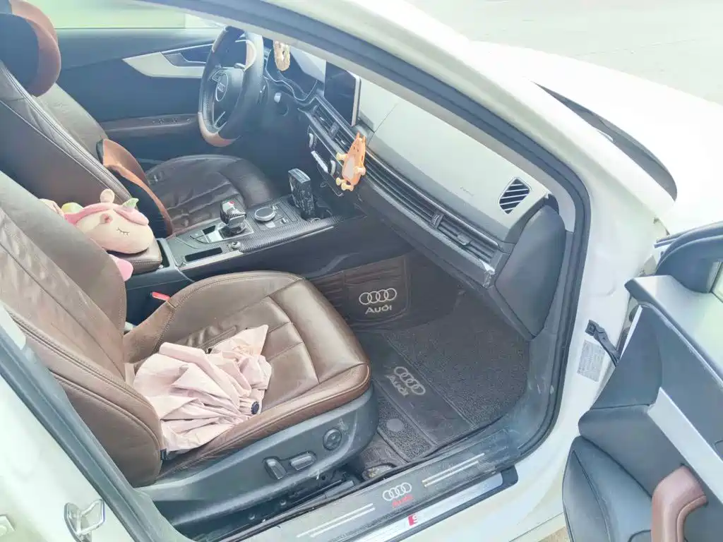 Фото 13 - Audi A4L