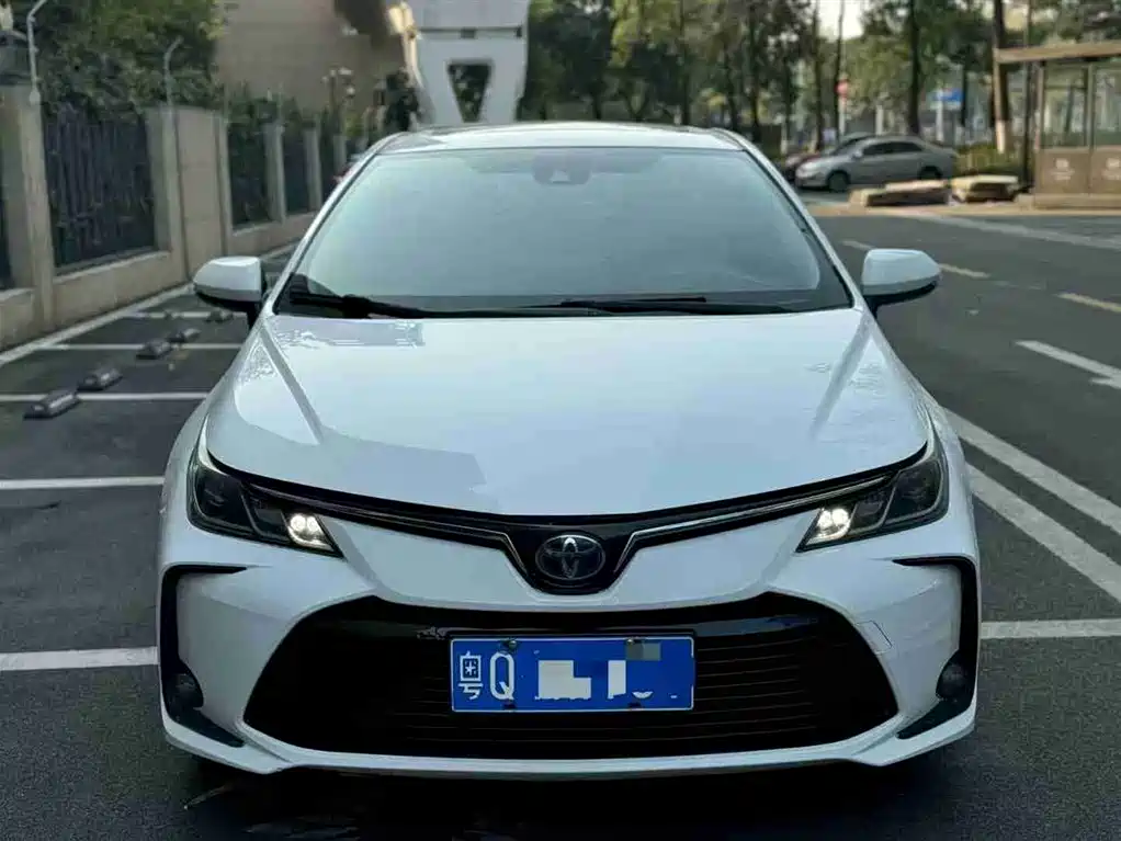 Toyota Corolla 2019 Hybrid 1.8L E-CVT GL-i Elite Edition фото 2