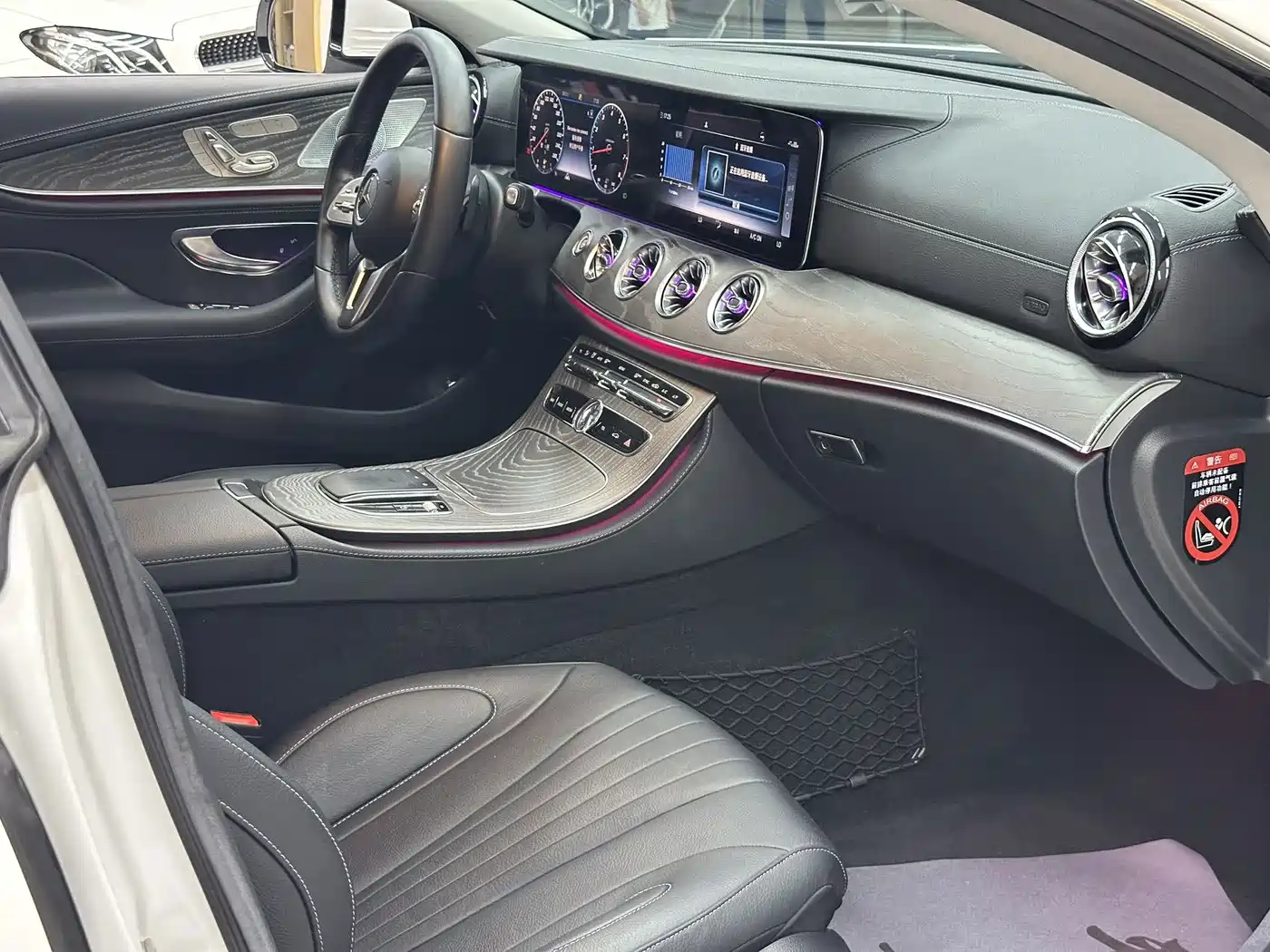 Photo 4 - Mercedes-Benz CLS