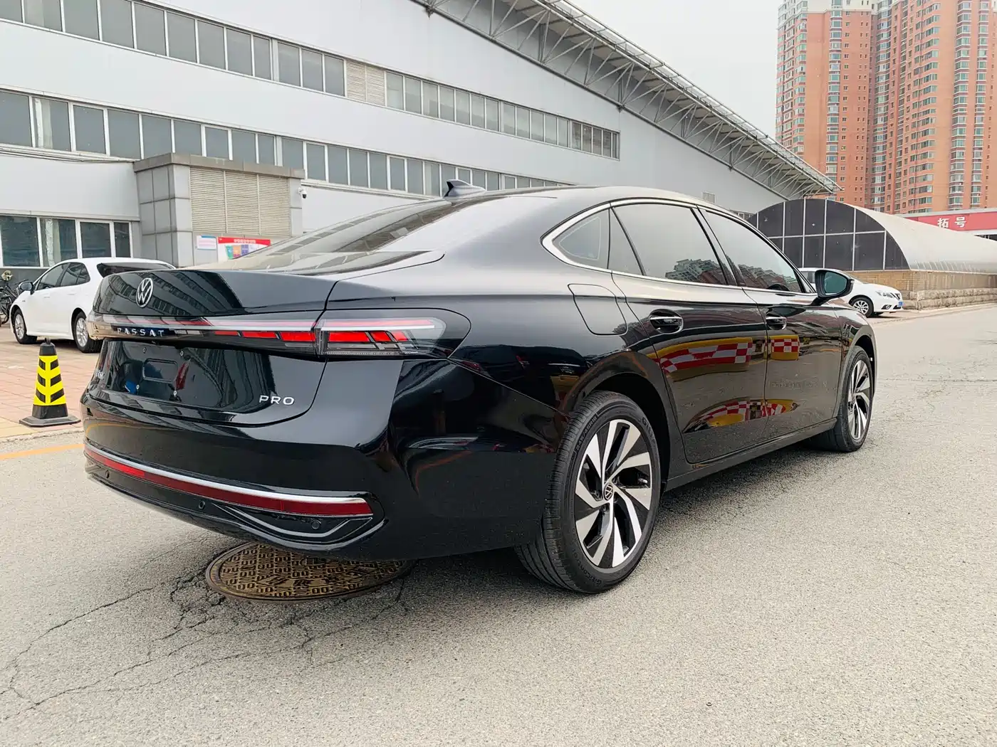 Volkswagen Passat 2025 Pro 380TSI Dragon Glory Edition фото 24