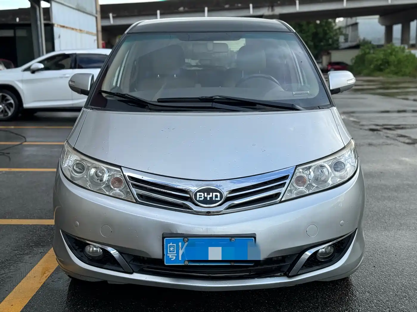 BYD M6 2013 2013 2.4L Automatic Premium