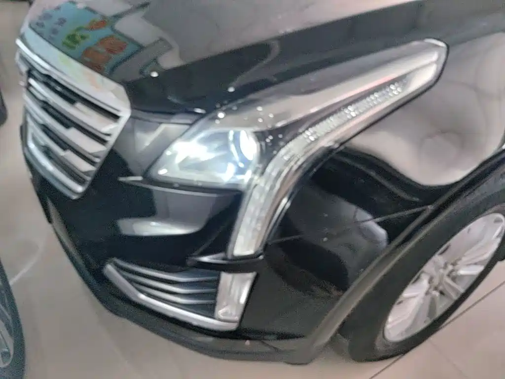 Фото 24 - Cadillac XT5