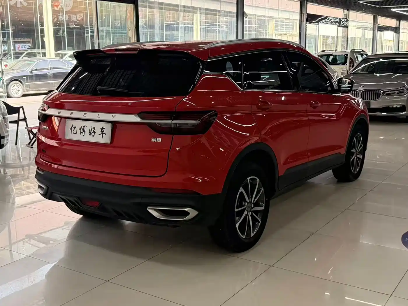 Фото 9 - Geely Binyue