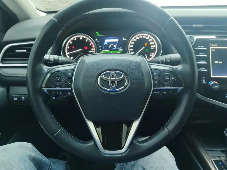 Toyota Camry 2018 2.5G Luxury Edition фото 15