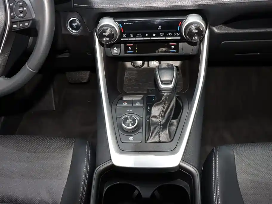 Toyota Wildlander 2023 Hybrid 2.5L E-CVT AWD Premium Edition фото 15
