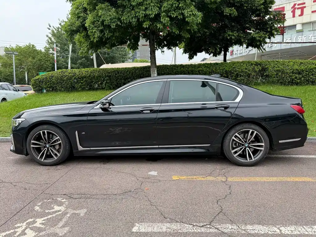 BMW 7 Series 2022 2021 Model 730Li M Sport Package