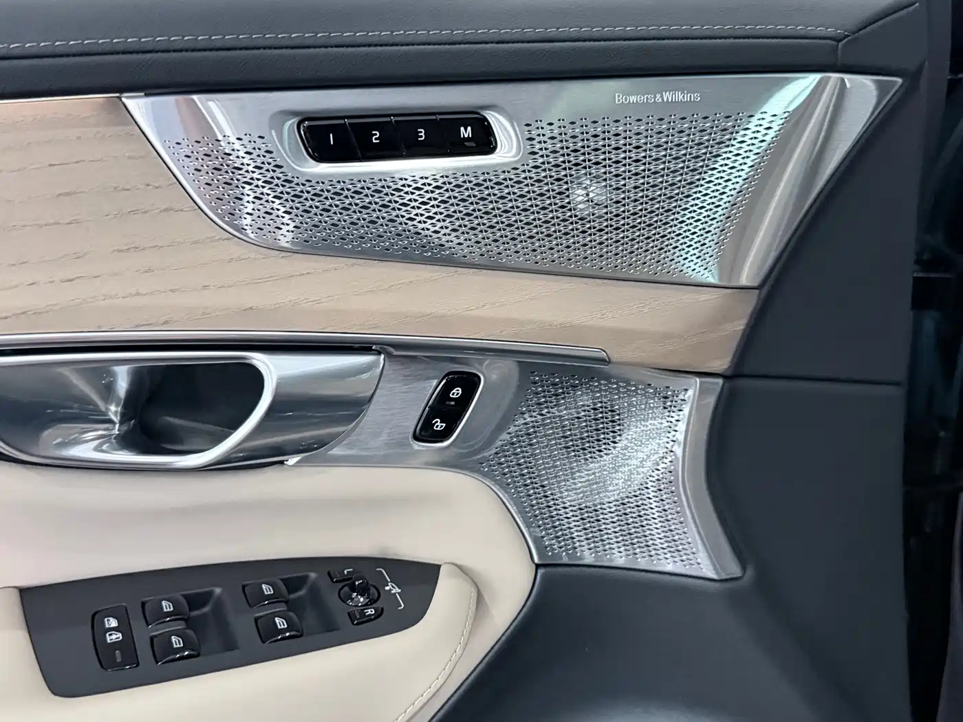 Volvo XC90 2025 2025 Facelift B6 Intelligent Luxury 6-Seater