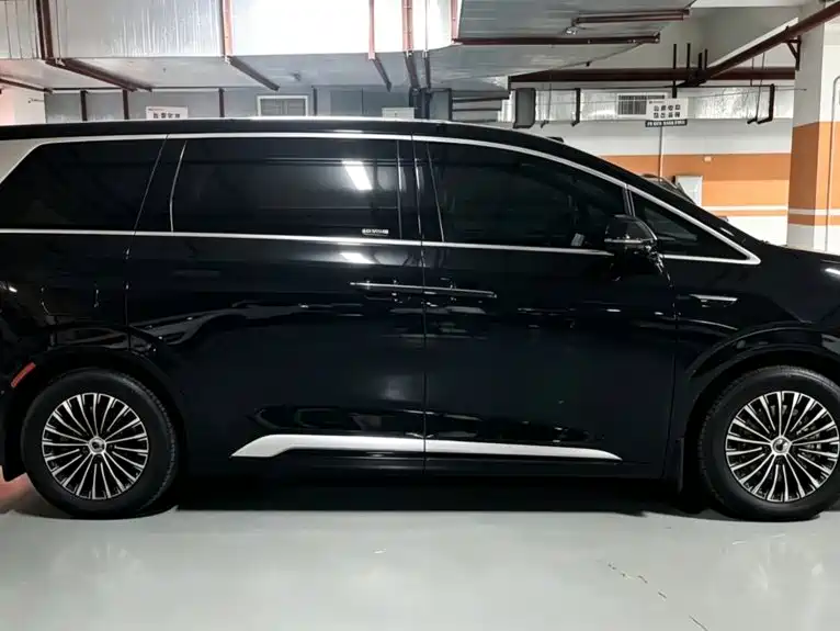Denza D9 2025 2025 DM-i Smart Drive Edition 1020 AWD Prestige