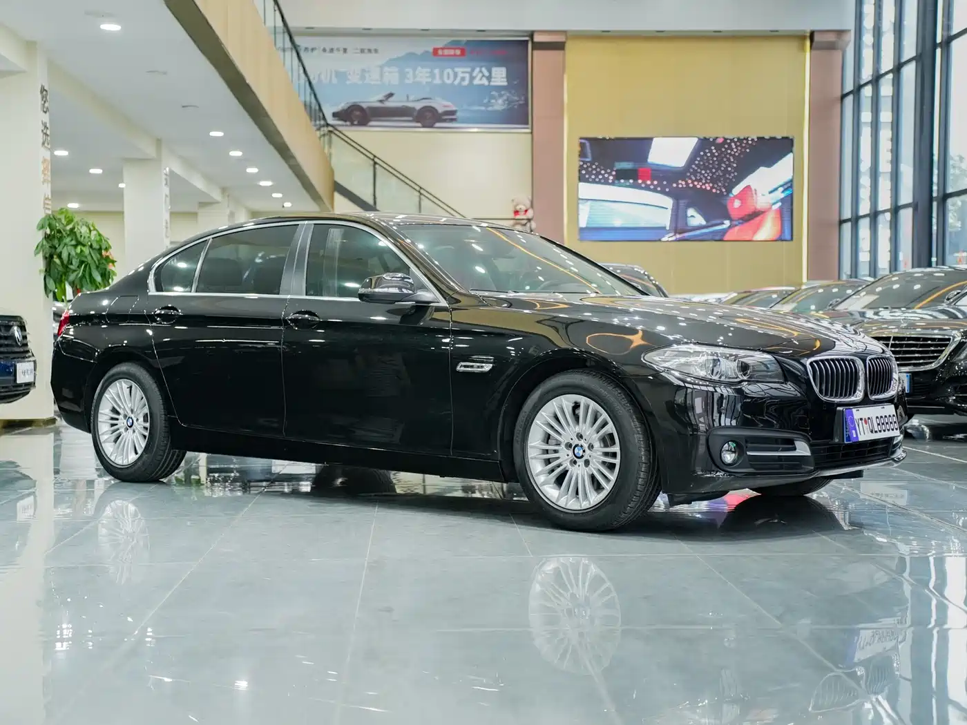 BMW 5 Series 2014 525Li Leading фото 3