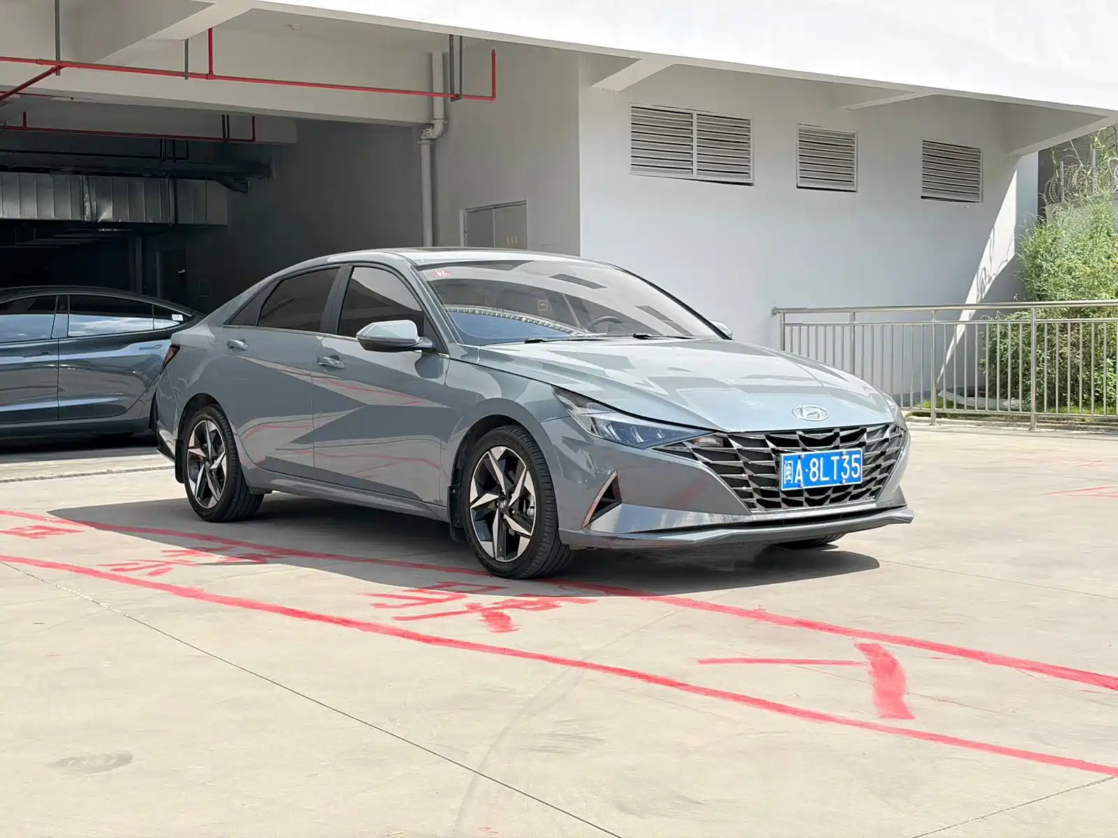 Photo 4 - Hyundai Elantra