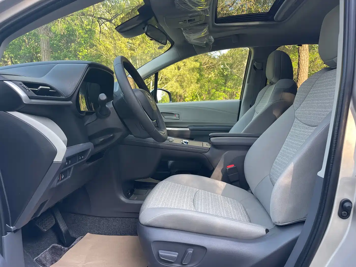 Toyota Sienna 2026 Model 2.5L Hybrid 2WD Comfort Edition фото 5