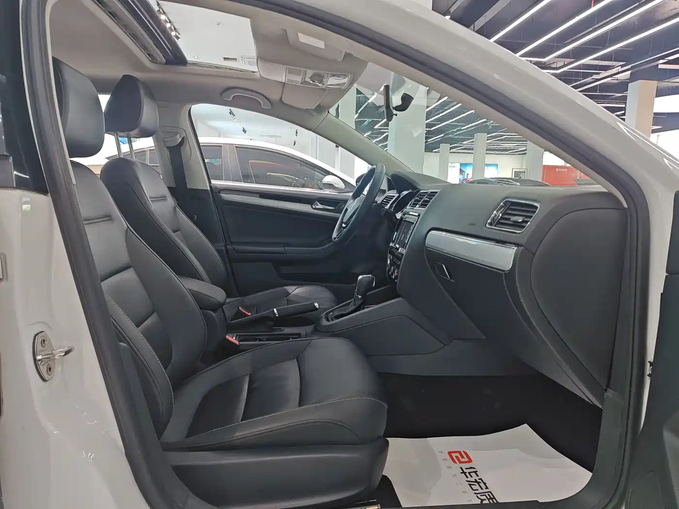Volkswagen Sagitar 2017 230TSI Automatic Comfort фото 10