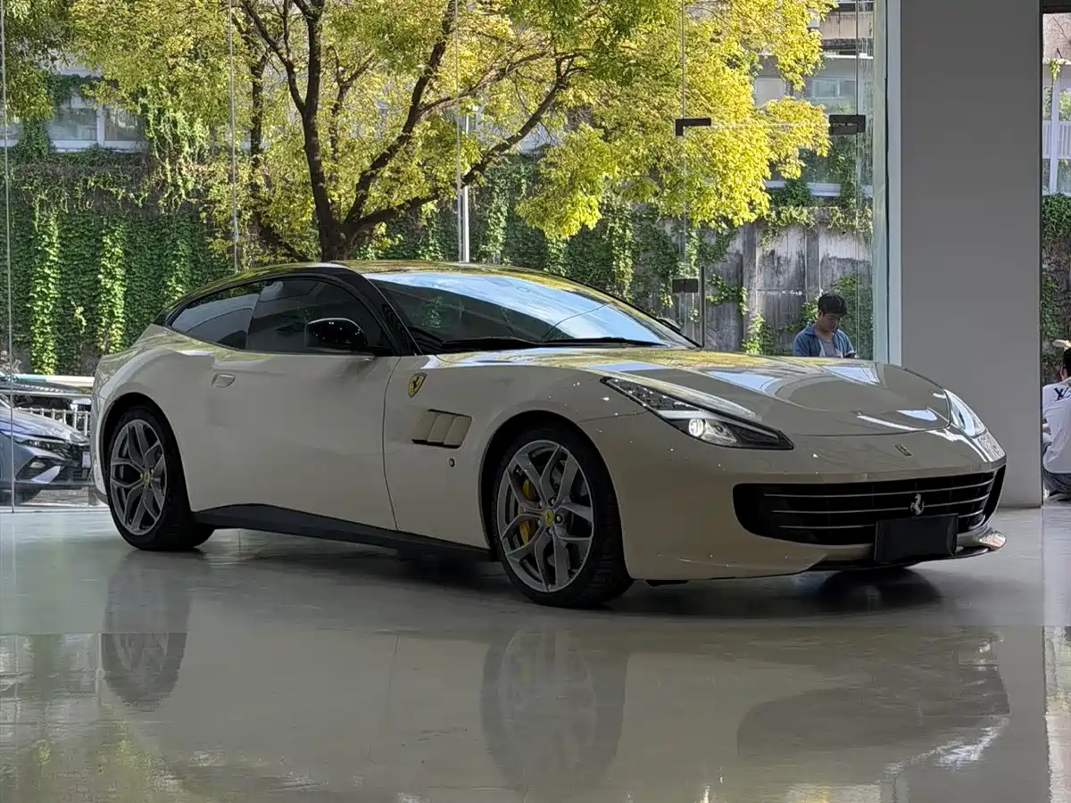 Ferrari GTC4Lusso 2016 6.3L V12