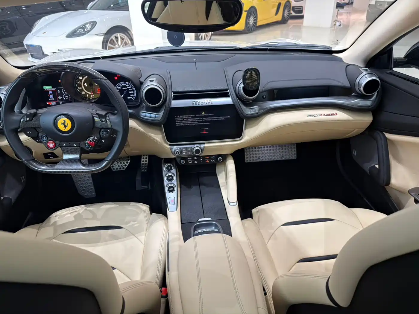 Ferrari GTC4Lusso 2016 6.3L V12 фото 13