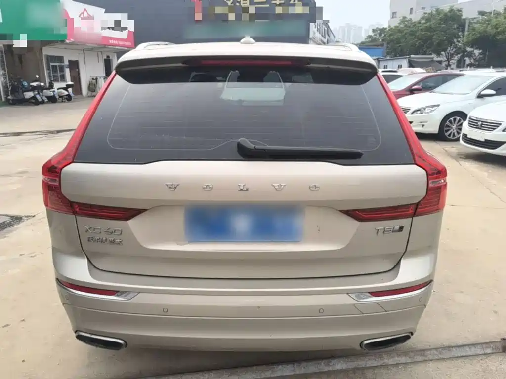 Фото 6 - Volvo XC60