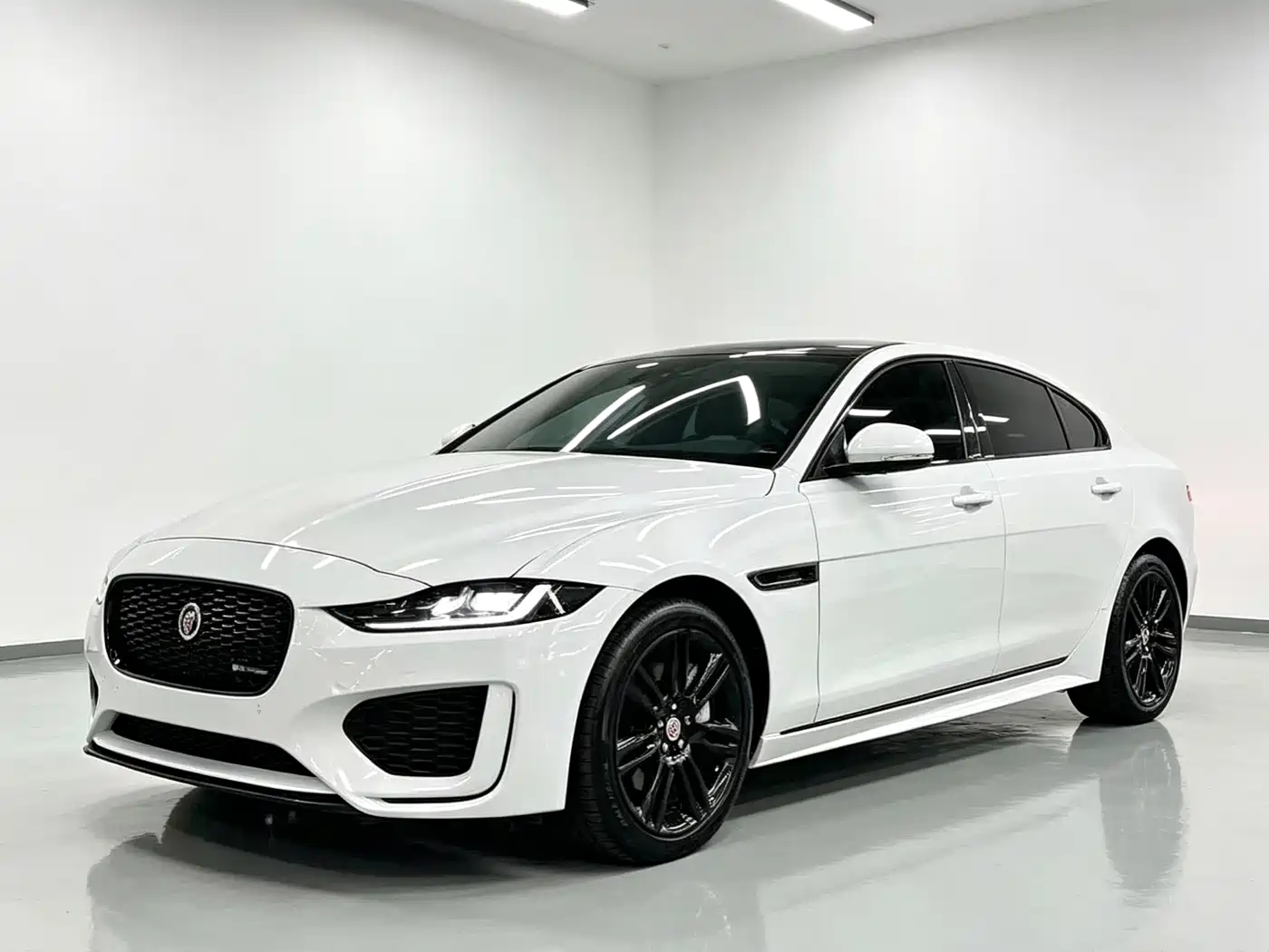 Photo 1 - Jaguar XEL