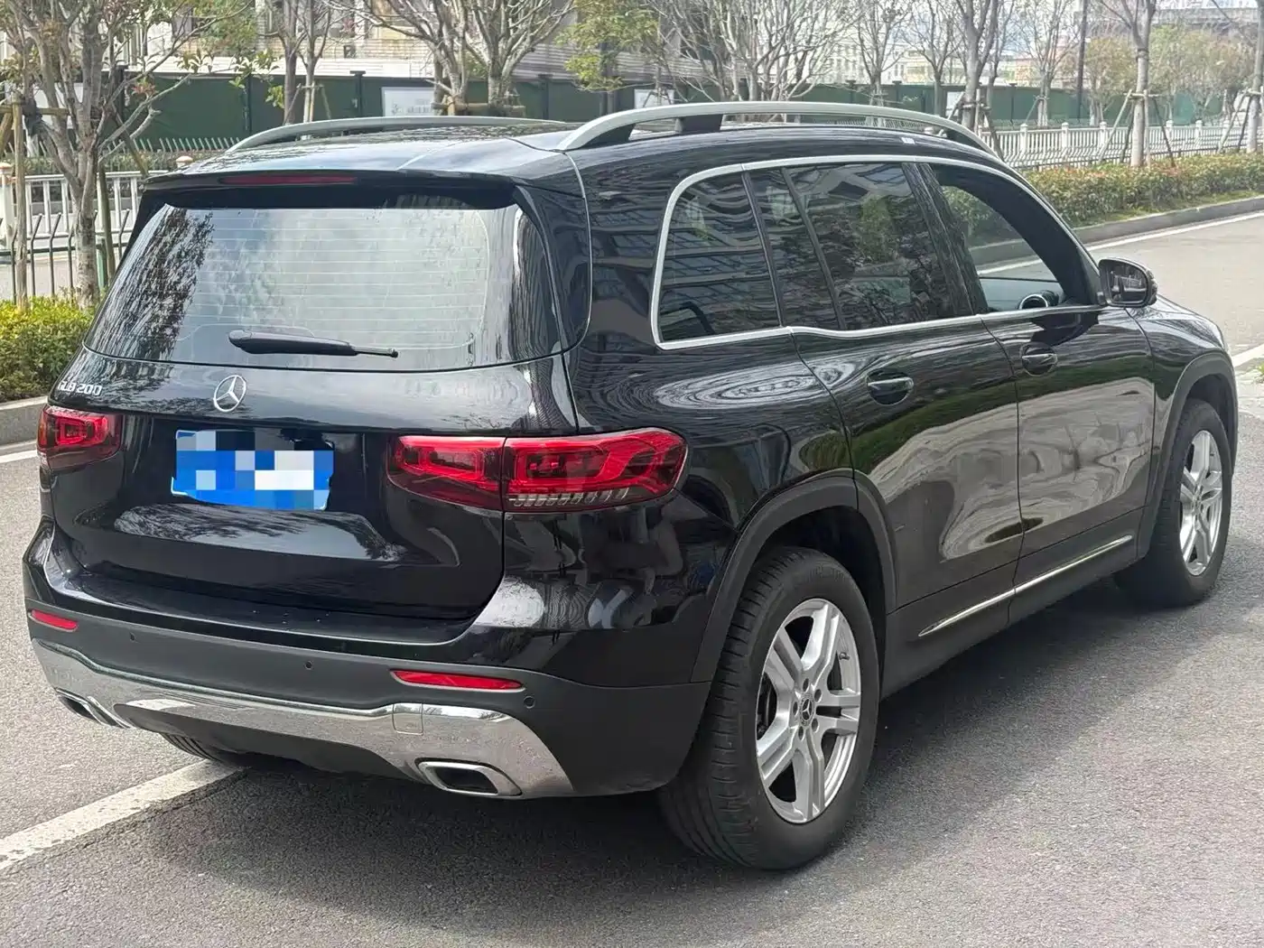 MERCEDES-BENZ GLB
