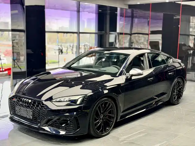 AUDI RS 5