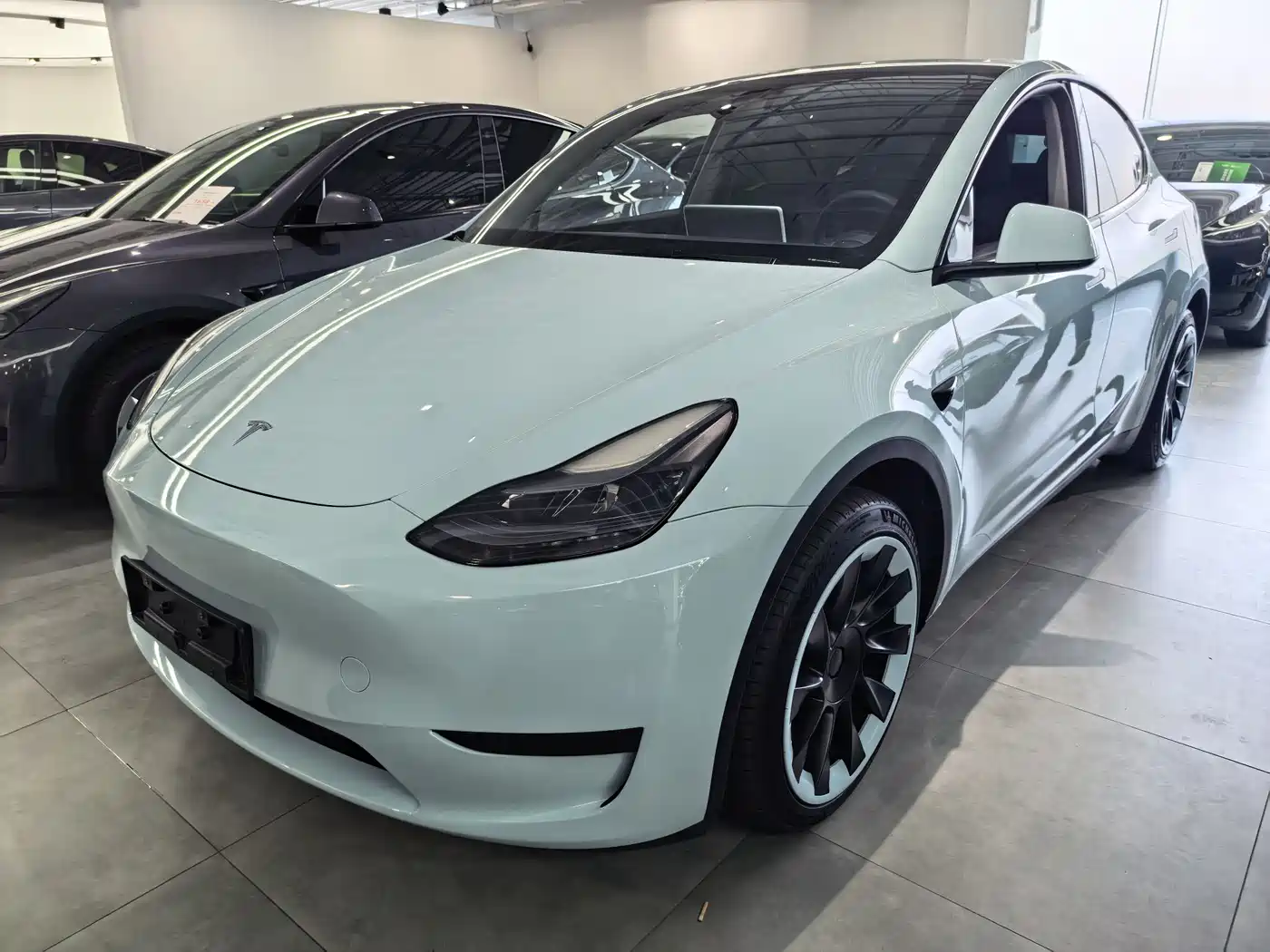 TESLA MODEL Y