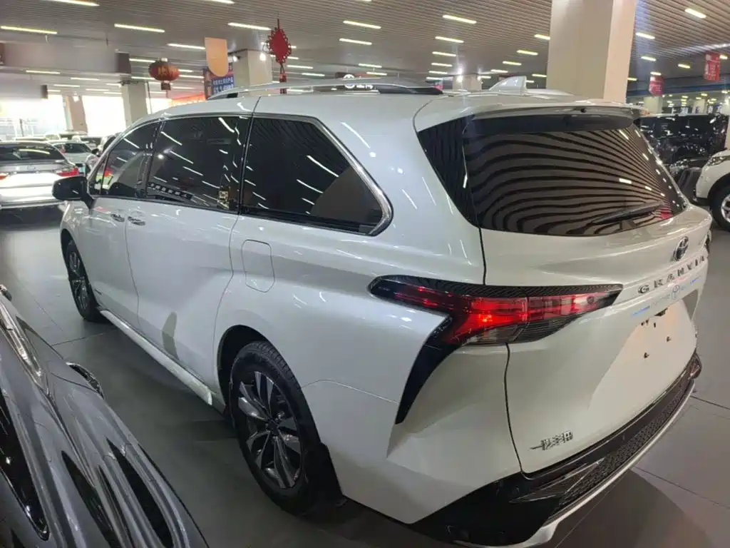 Toyota Granvia 2023 2023 2.5L Hybrid Luxury Edition