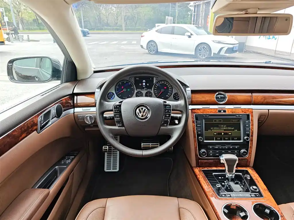 VOLKSWAGEN PHAETON