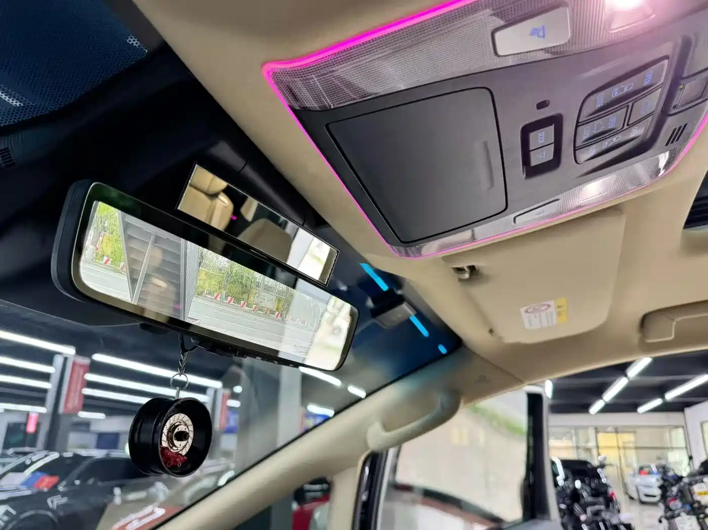 Toyota Vellfire 2021 Crown Hybrid 2.5L HV Premium Edition фото 7