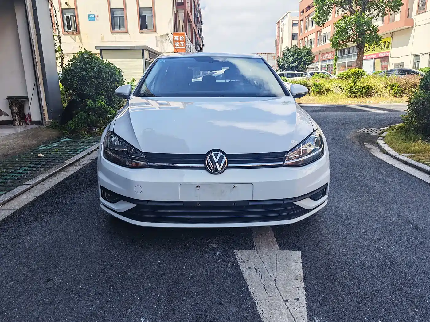 Фото 3 - Volkswagen Golf