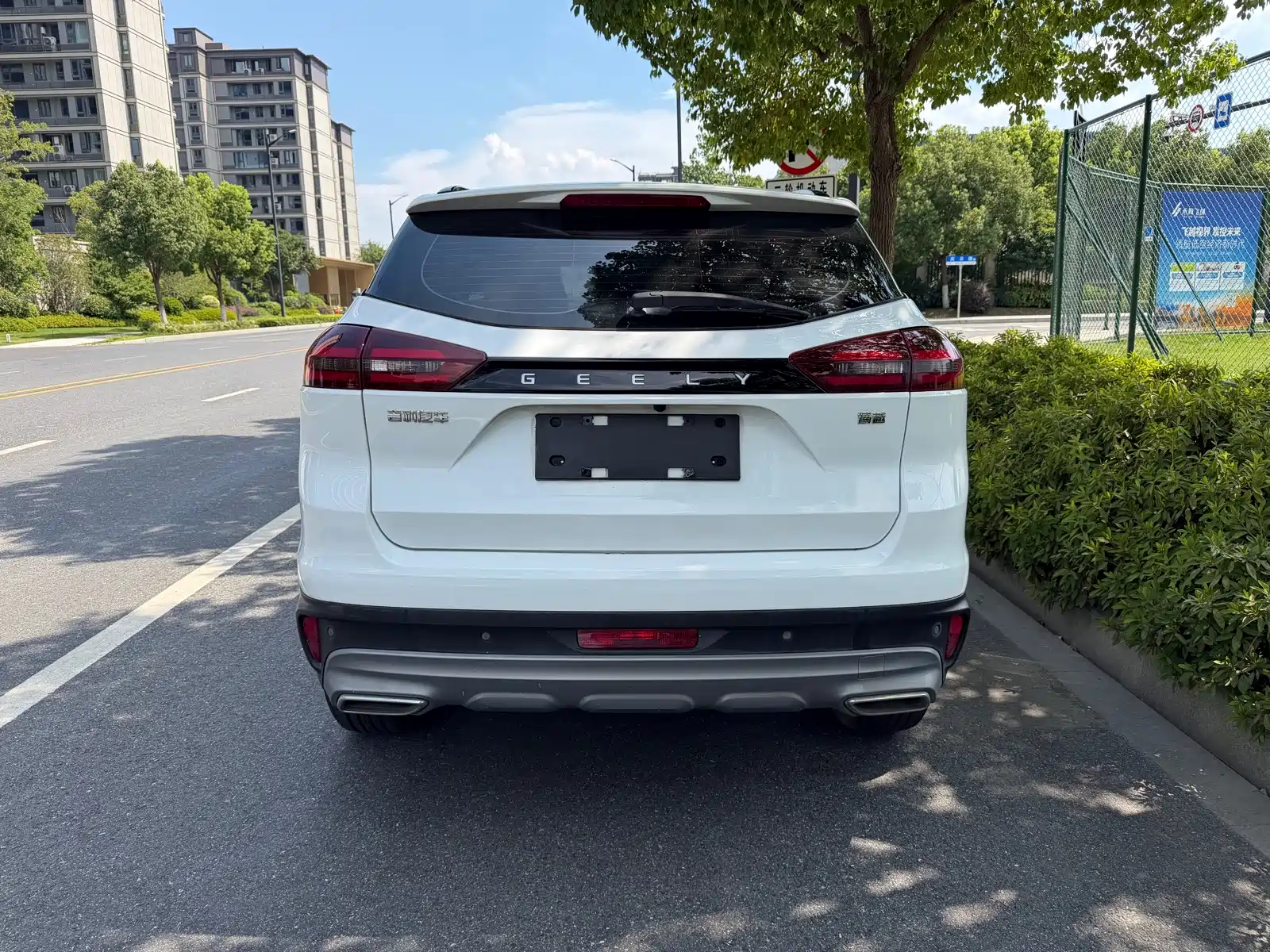 Фото 13 - Geely Atlas