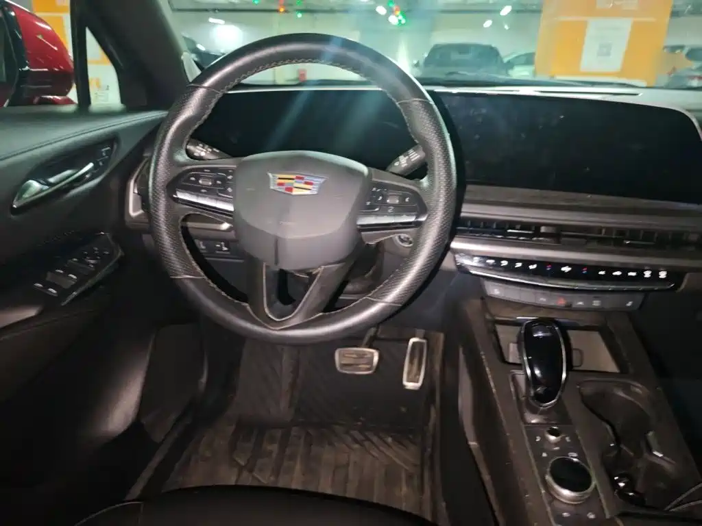 صورة 3 - Cadillac XT4