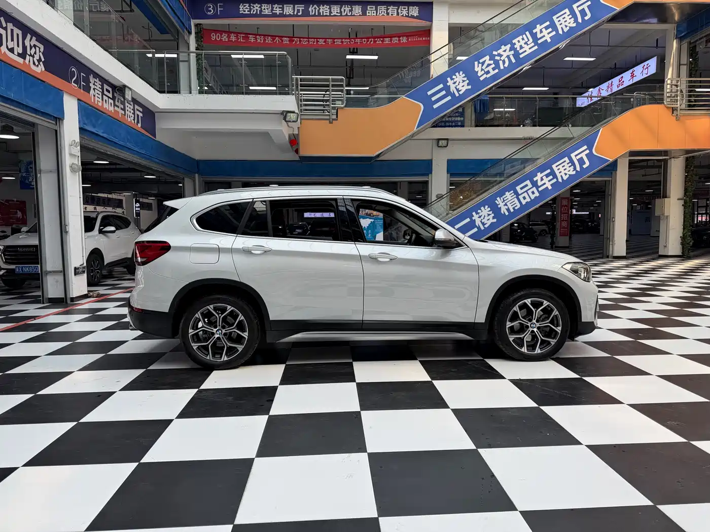 BMW X1 2022 sDrive20Li Fashion фото 4