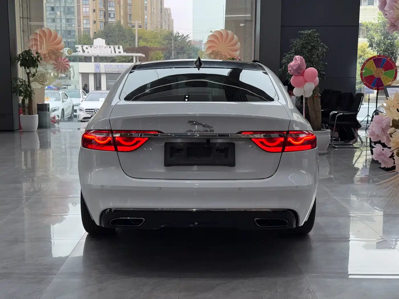 Jaguar XFL 2017 XFL 2.0T 200PS Elegance Edition фото 9