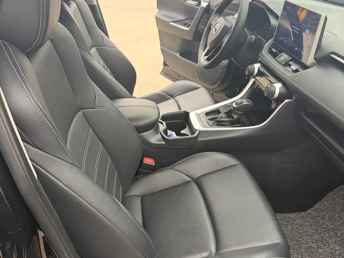 Toyota Wildlander 2022 2.0L CVT FWD Luxury Edition фото 9