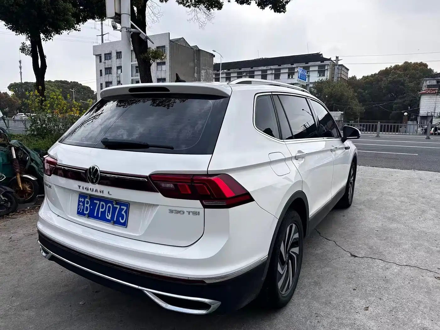 VOLKSWAGEN TIGUAN L