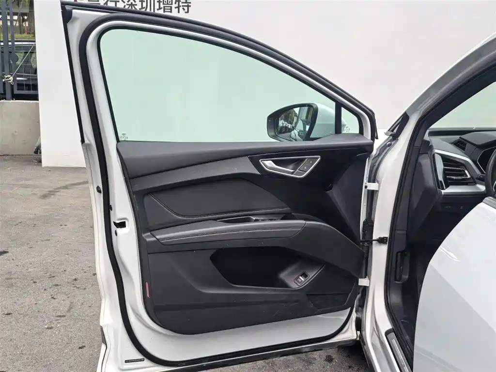 Audi Q4 e-tron 2025 2024 40 e-tron Pioneer Edition