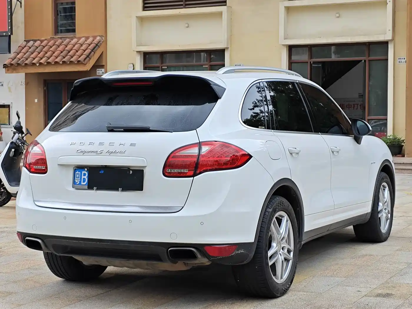 Photo 4 - Porsche Cayenne