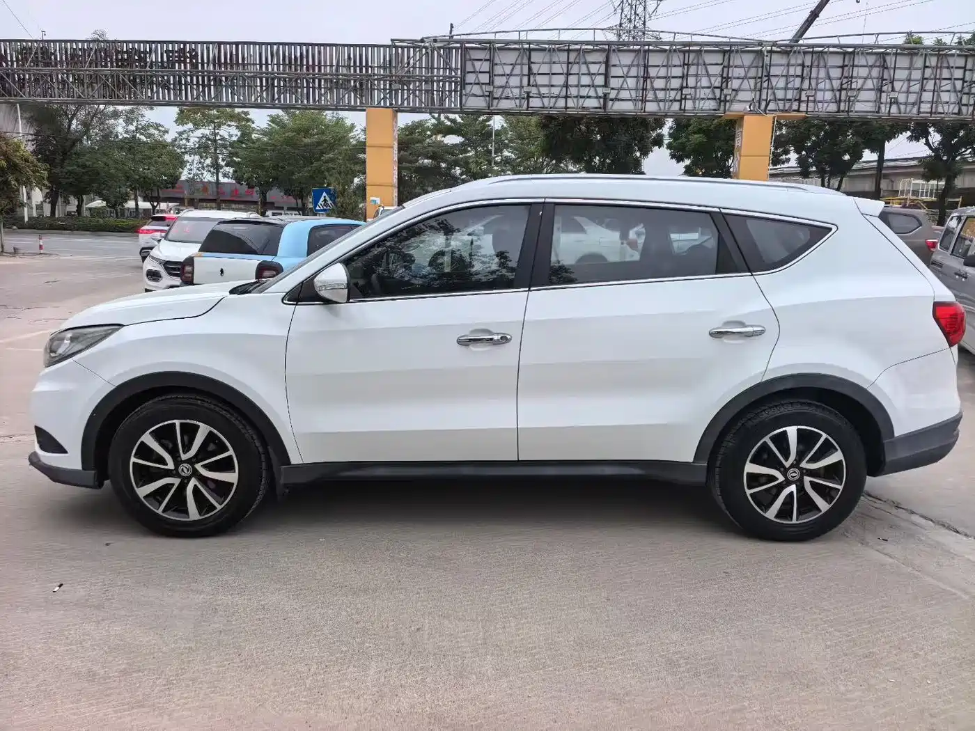 Dongfeng Fengguang Fengguang 580 2016 2016 Model 1.5T Manual Comfort Version