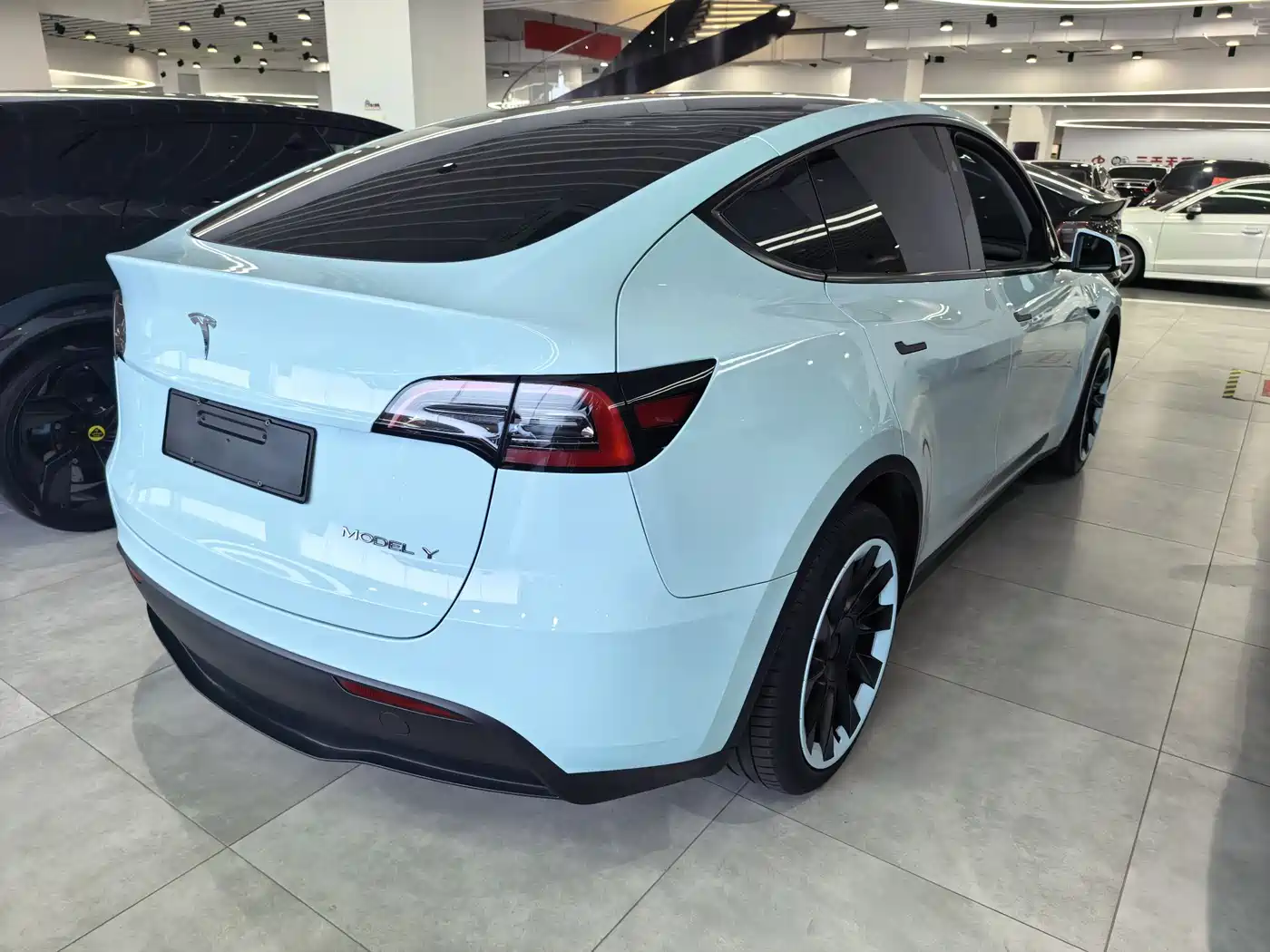 TESLA MODEL Y